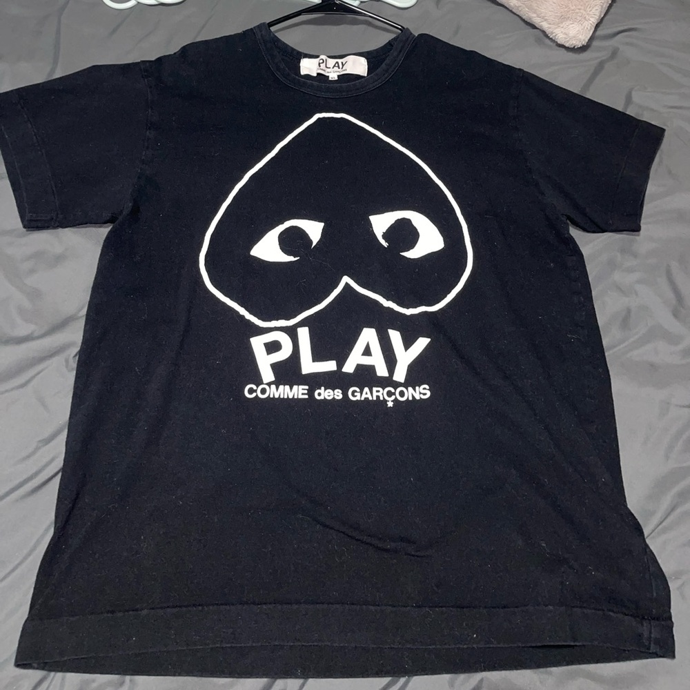 CDG XL - COMME DES GARÇONS PLAY ( Upside-Down Heart Logo T-Shirt )